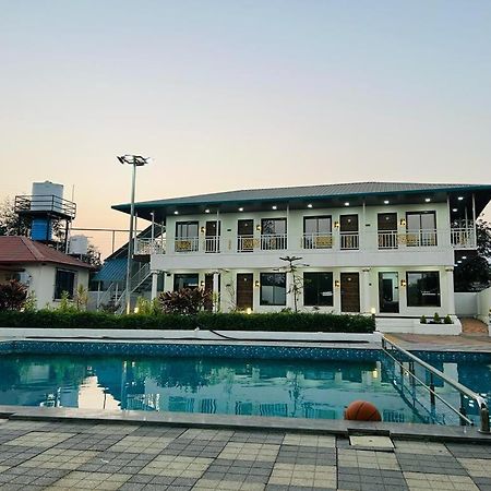 The Village Resorts Karjat Extérieur photo