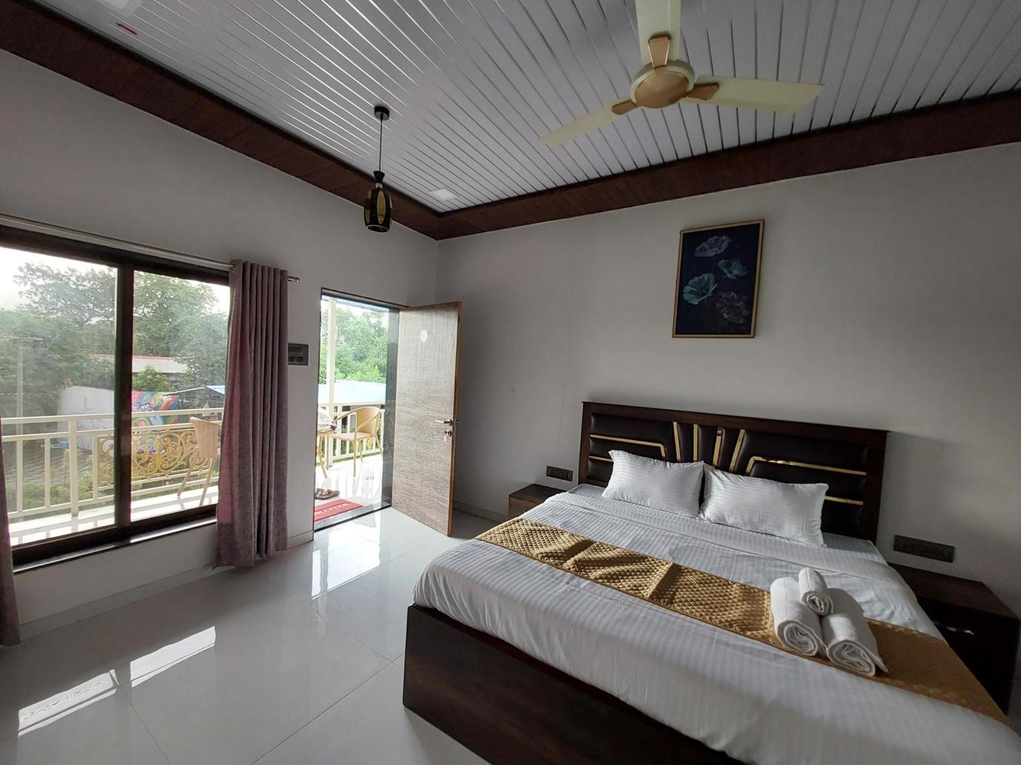The Village Resorts Karjat Chambre photo